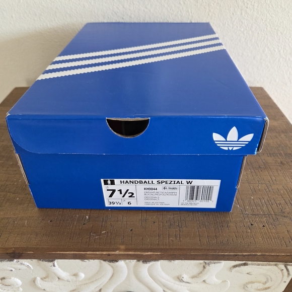 Adidas Womens Heart Handball Spezial Sneakers Size 7.5 NWT KH9044 - Picture 11 of 12